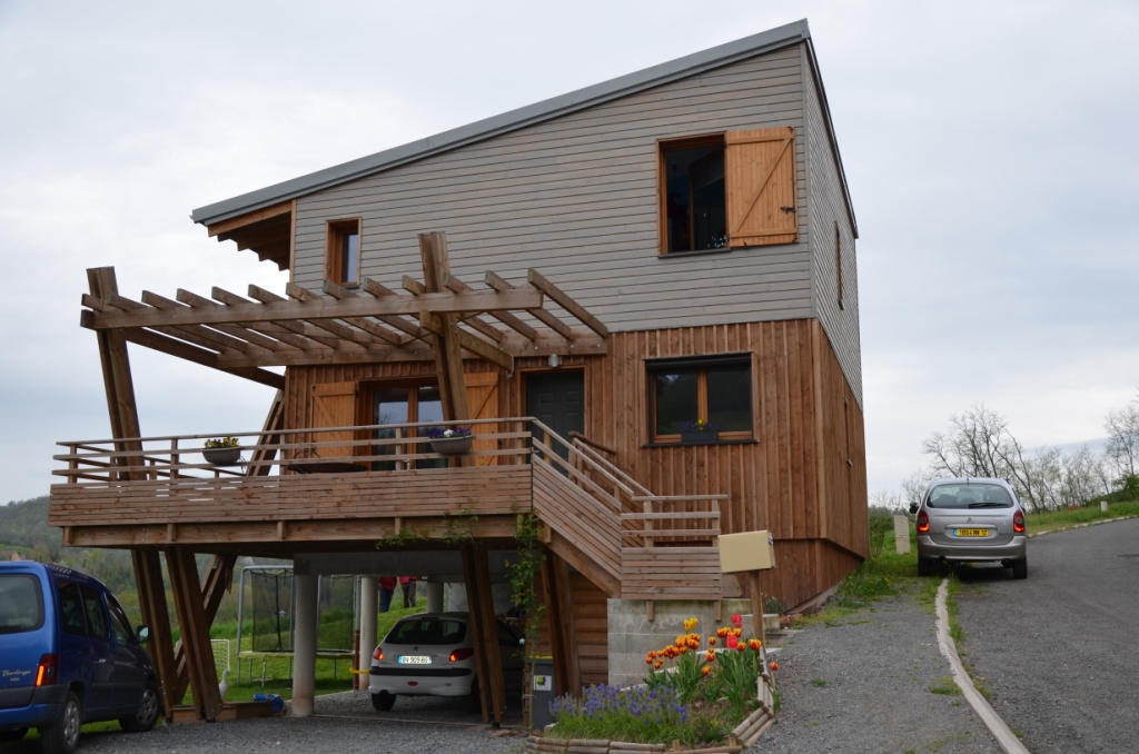 maison ossature bois bardage bioclimatique passive cranssac terrasse