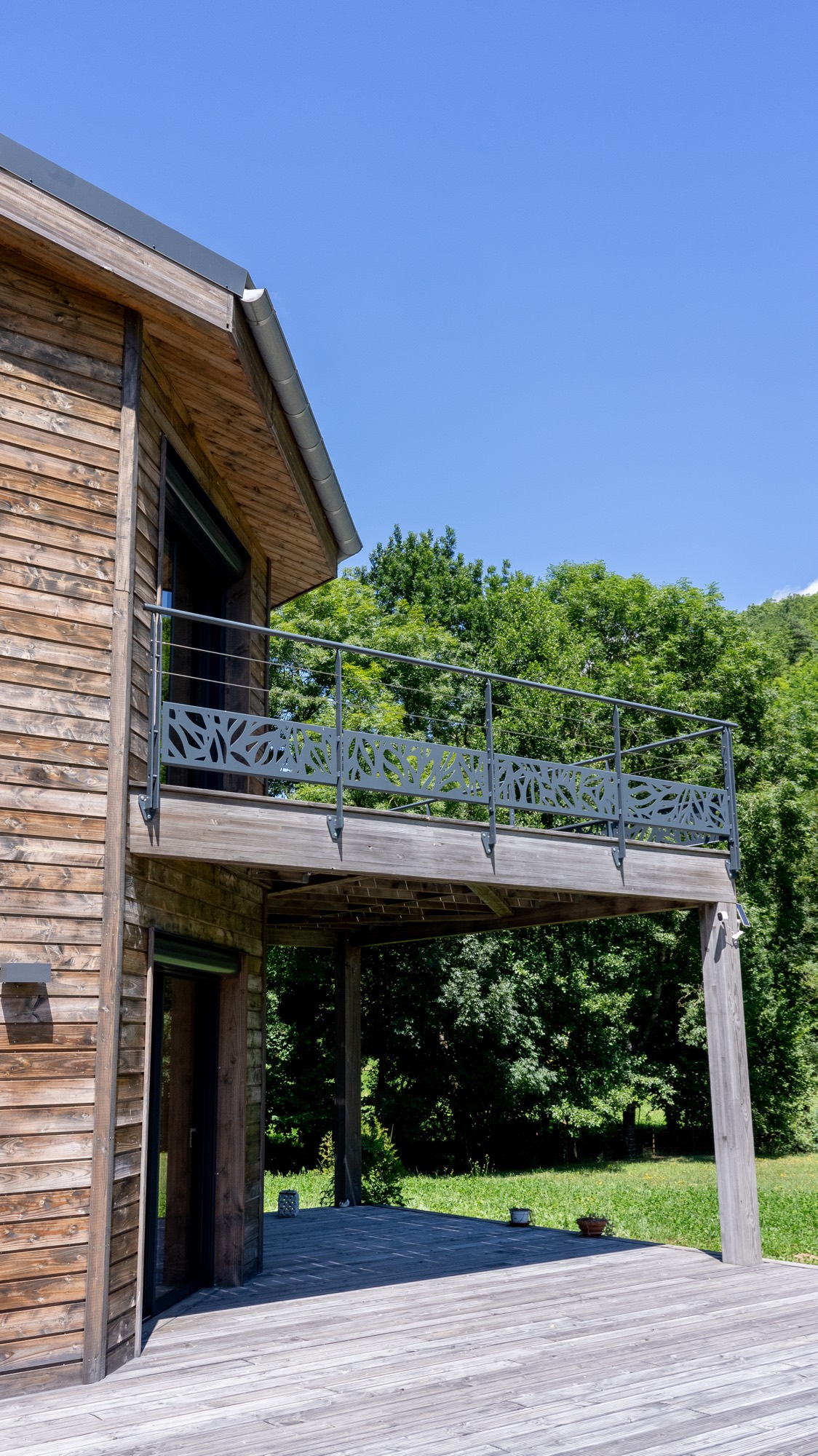 Maison à ossature bois avec étage et garage attenant