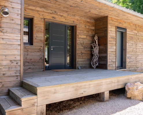 Maison à ossature bois avec étage et garage attenant