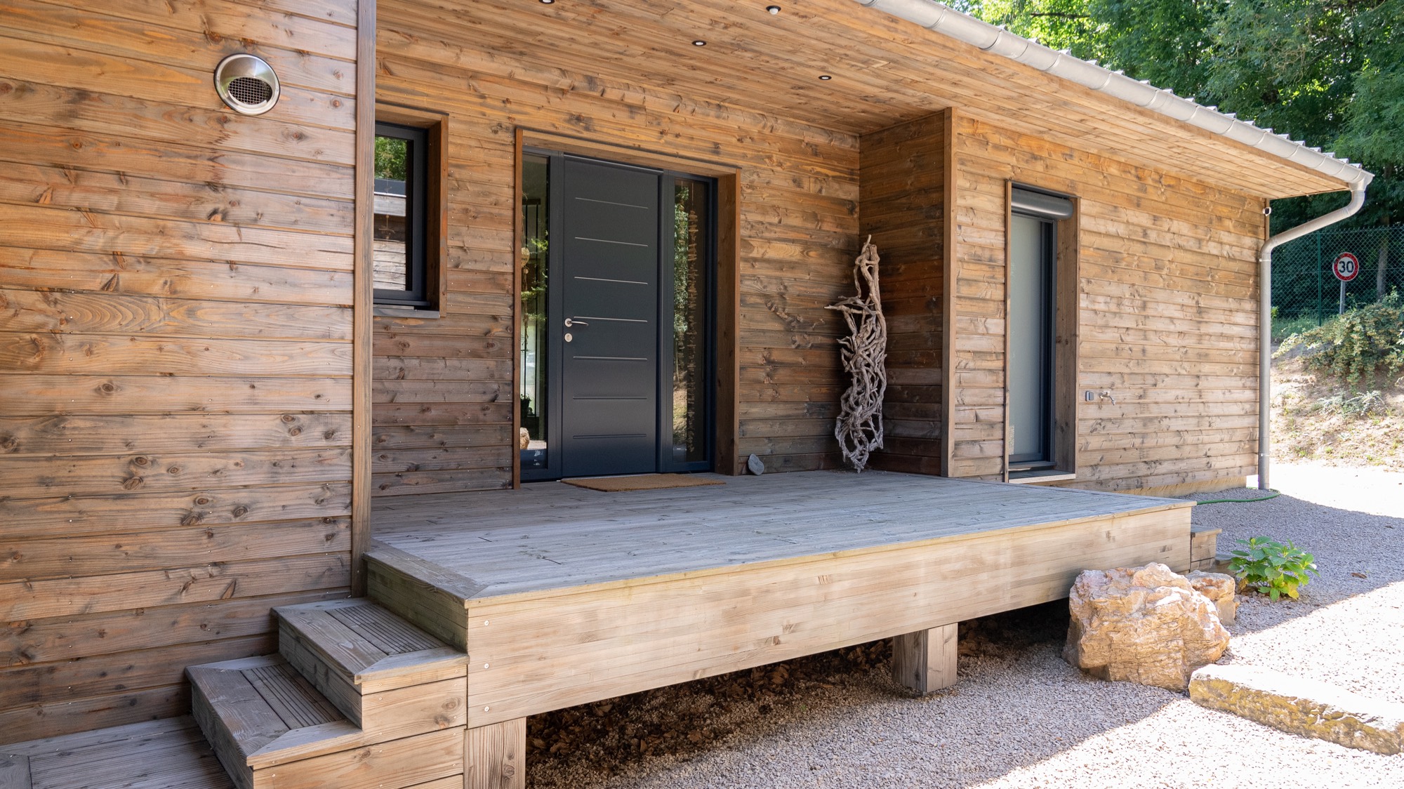 Maison à ossature bois avec étage et garage attenant