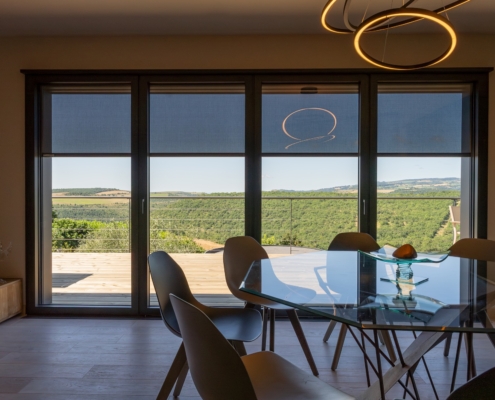 Coulissant à déboîtement mural SYBAIE et store extérieur solaire BUBENDORFF.