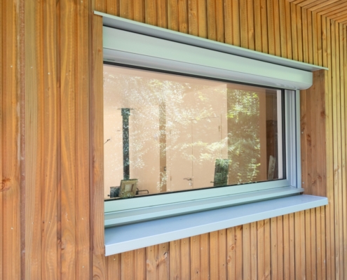 Pose de menuiseries extérieures en aluminium