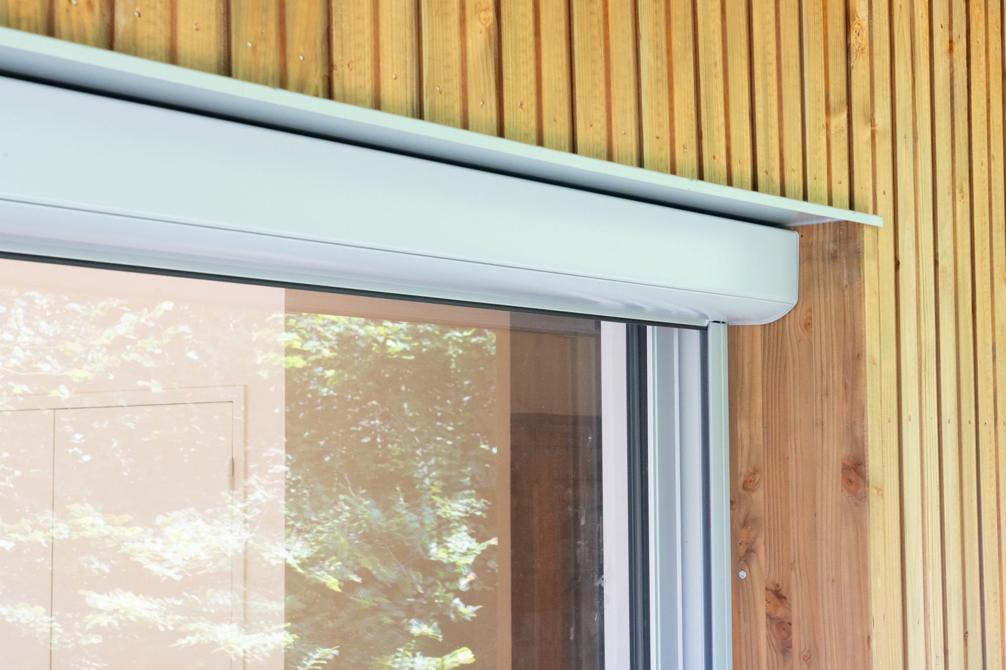 Pose de menuiseries extérieures en aluminium