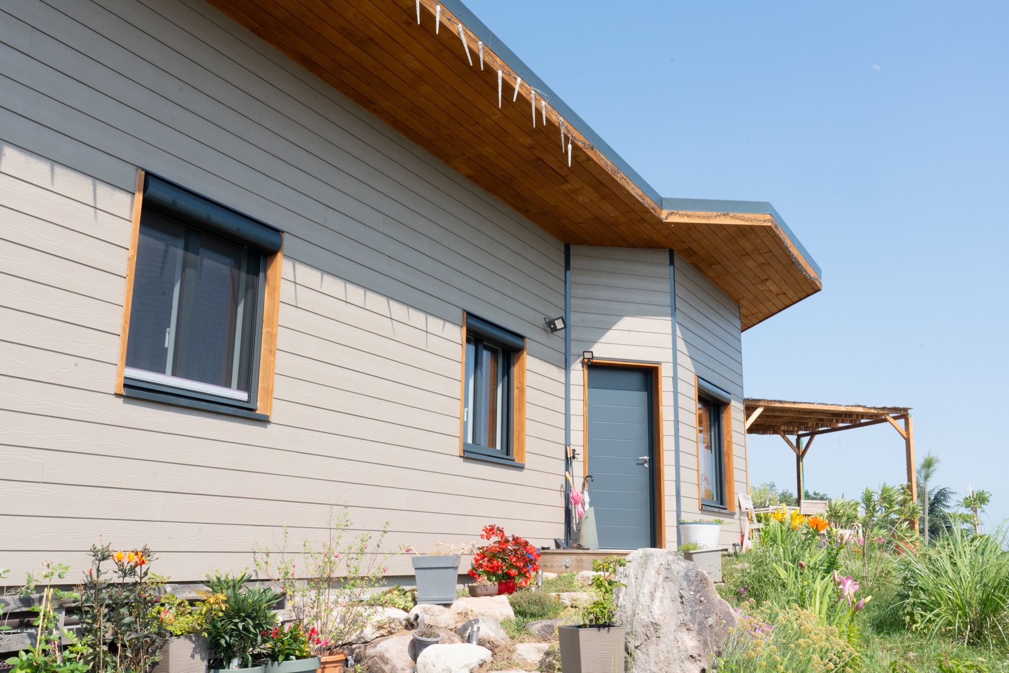 Maison ossature bois avec finition en bardage fibrociment