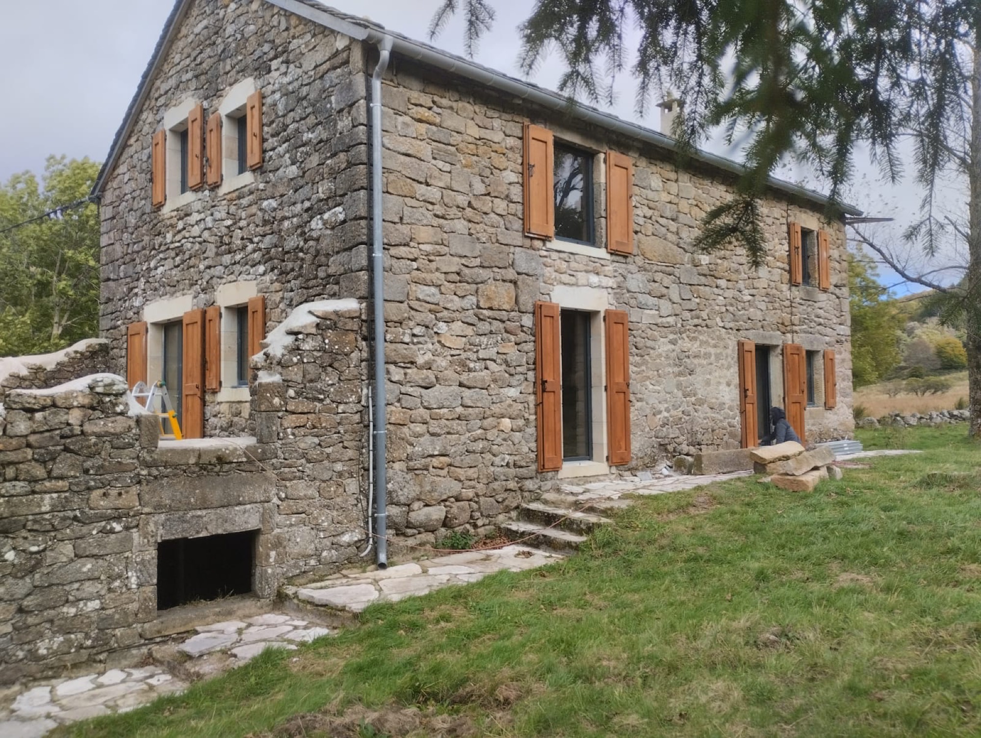 Fabrication et pose de volets battants