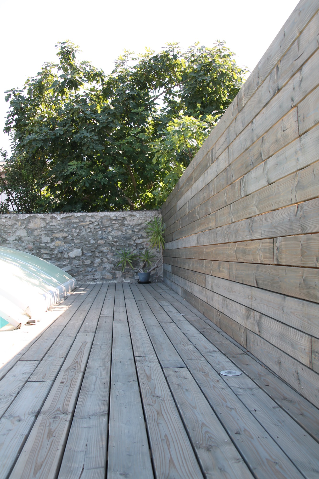 Terrasse contour de piscine