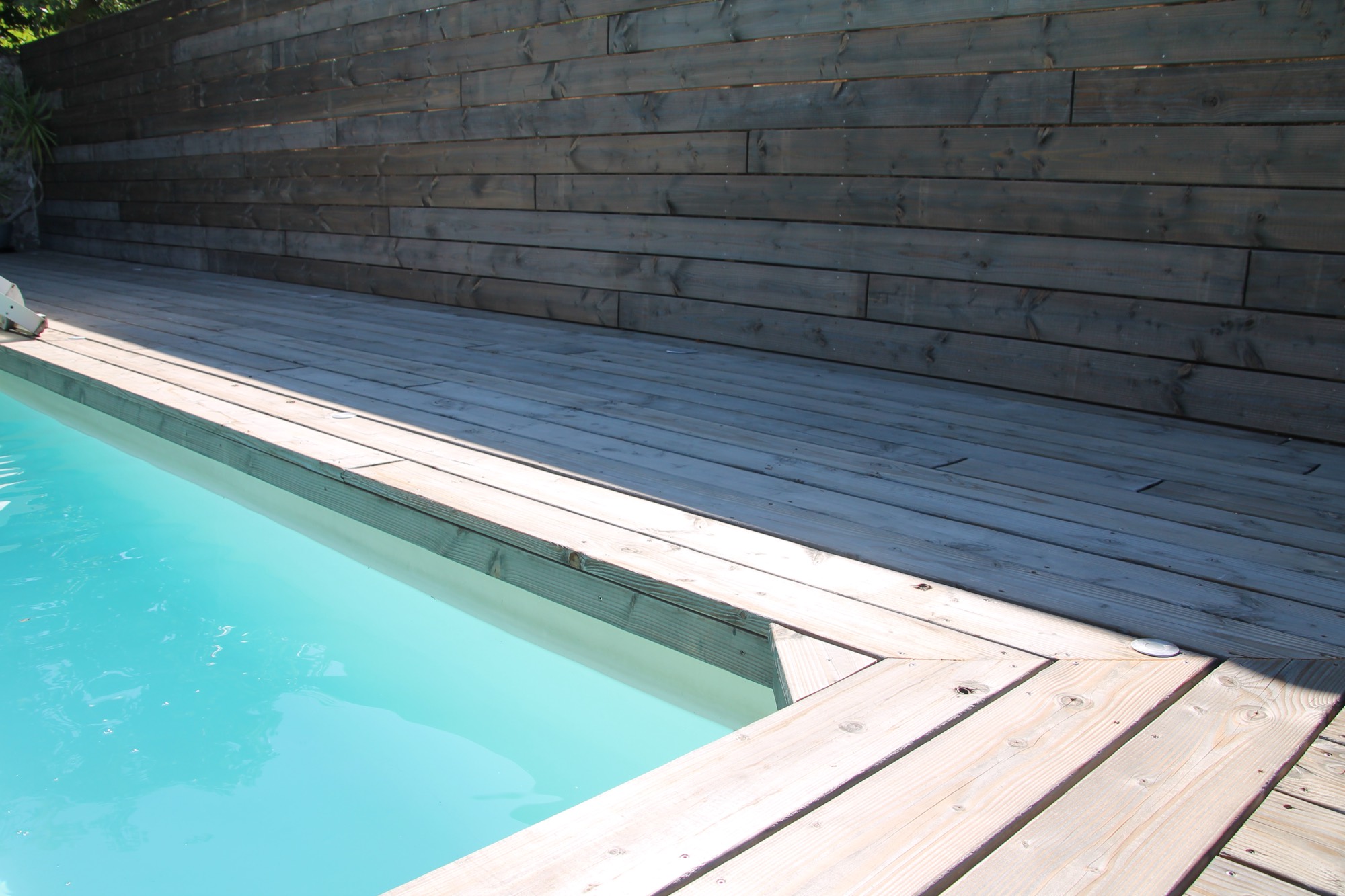 Terrasse contour de piscine