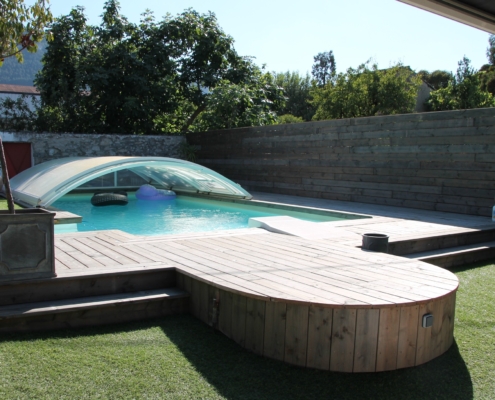 Terrasse contour de piscine