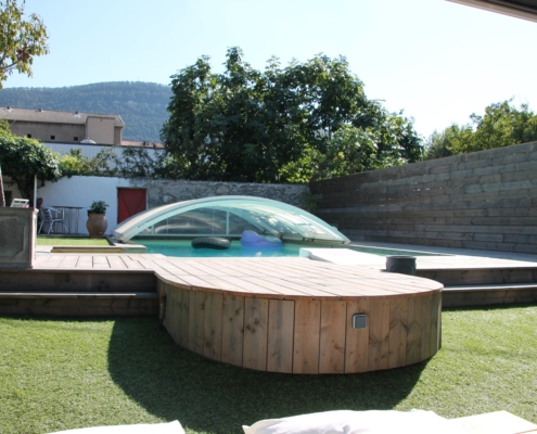 Terrasse contour de piscine